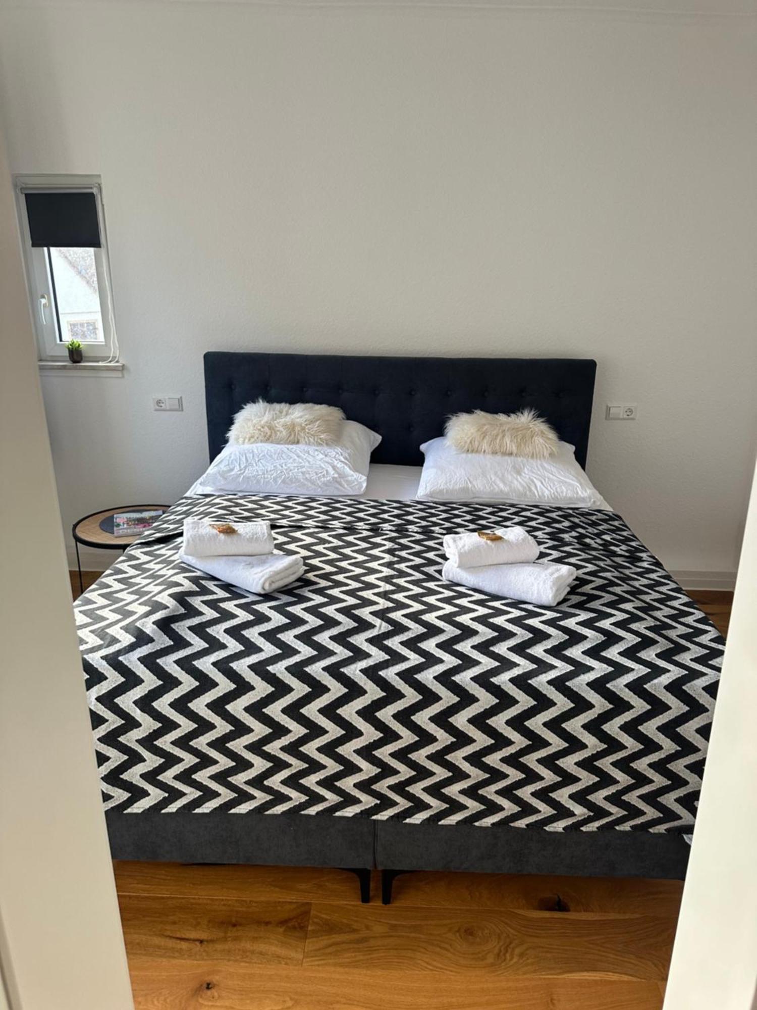 Stylisches Apartment Mit Grossem Tageslichbad Am Marktplatz * Leonberg